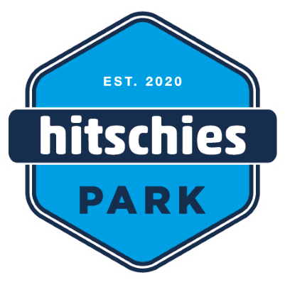 Blaues, sechseckiges Logo mit hitschies PARK Banner